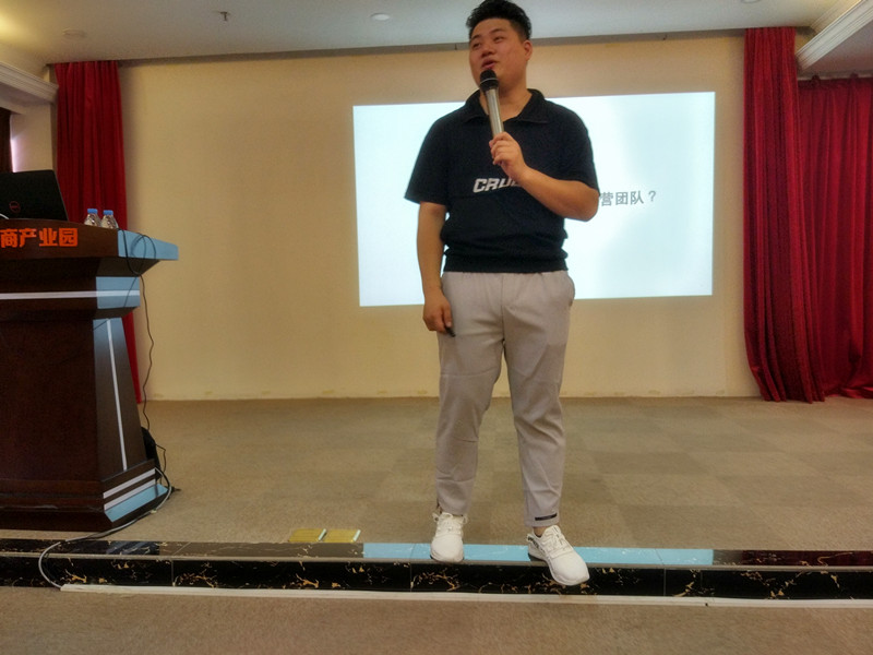 周末，贝朗钢线成型机厂家员工与您相约聚大电商产业园