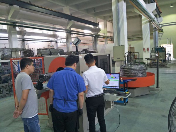 贝朗自动化调机师在客户车间 贝朗自动化调机师在客户车间