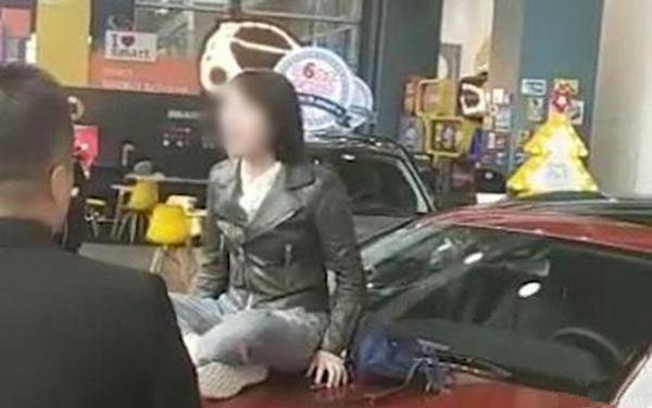 摘自奔驰漏油事件图片 摘自奔驰漏油事件图片