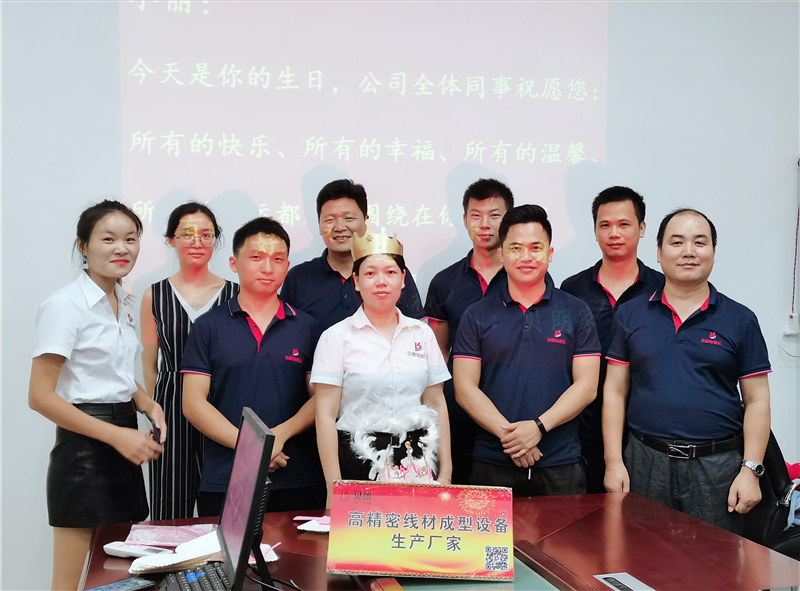 这份祝福送给我们亲爱的“女 神”生日快乐 这份祝福送给我们亲爱的“女 神”生日快乐