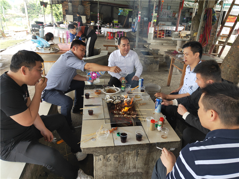 贝朗铁线折弯机厂家相约户外烧烤